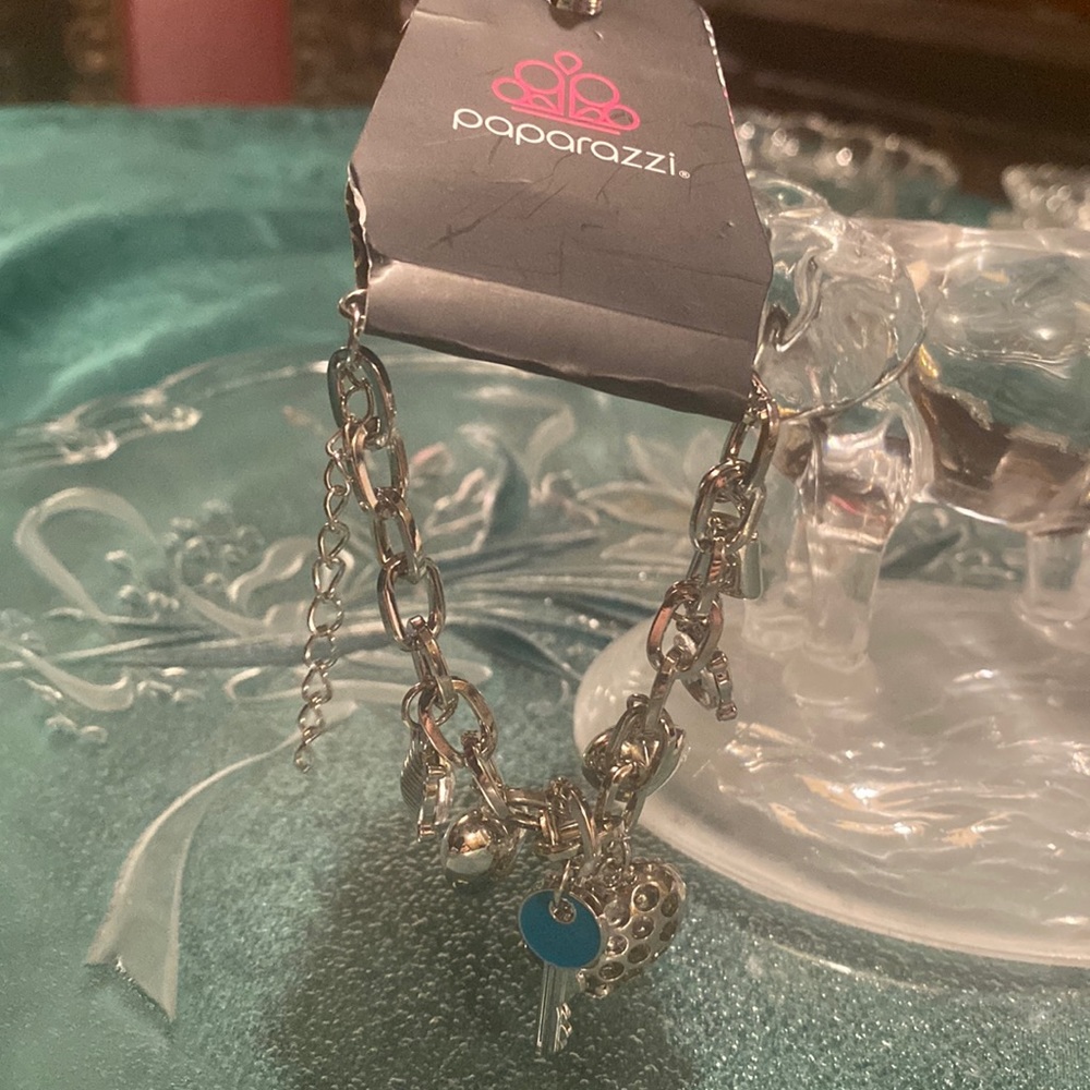 NWT Paparazzi Charming Color White Bracelet